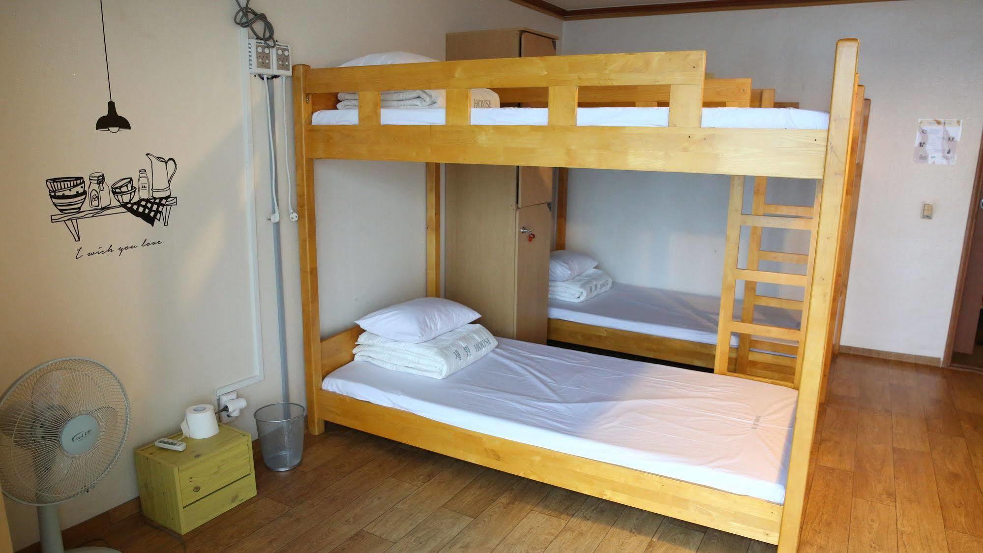 Yes Guesthouse Пусан Екстер'єр фото